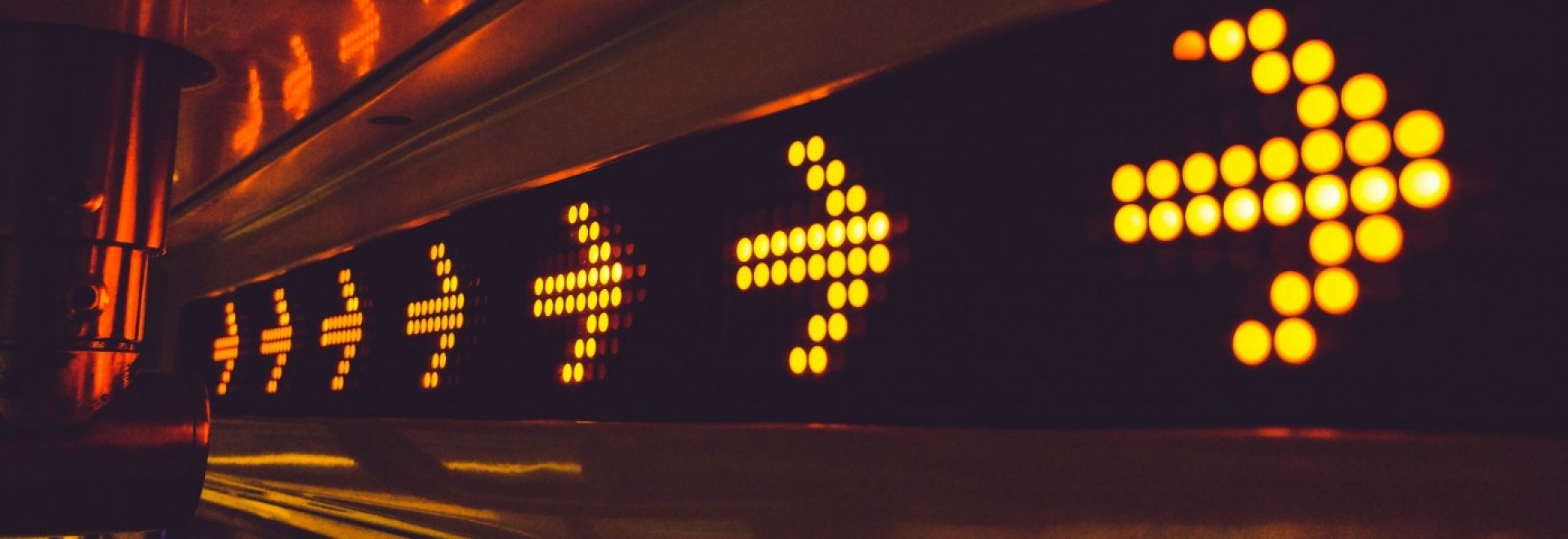 1920x660 For Help arrows